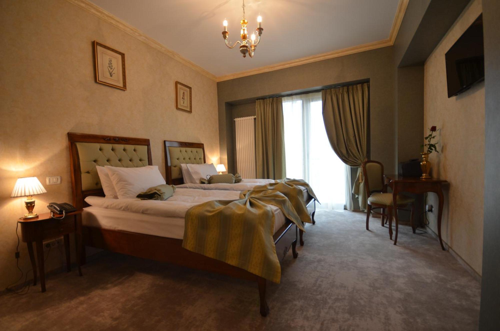 The Arlington Boutique Hotel Крайова Стая снимка