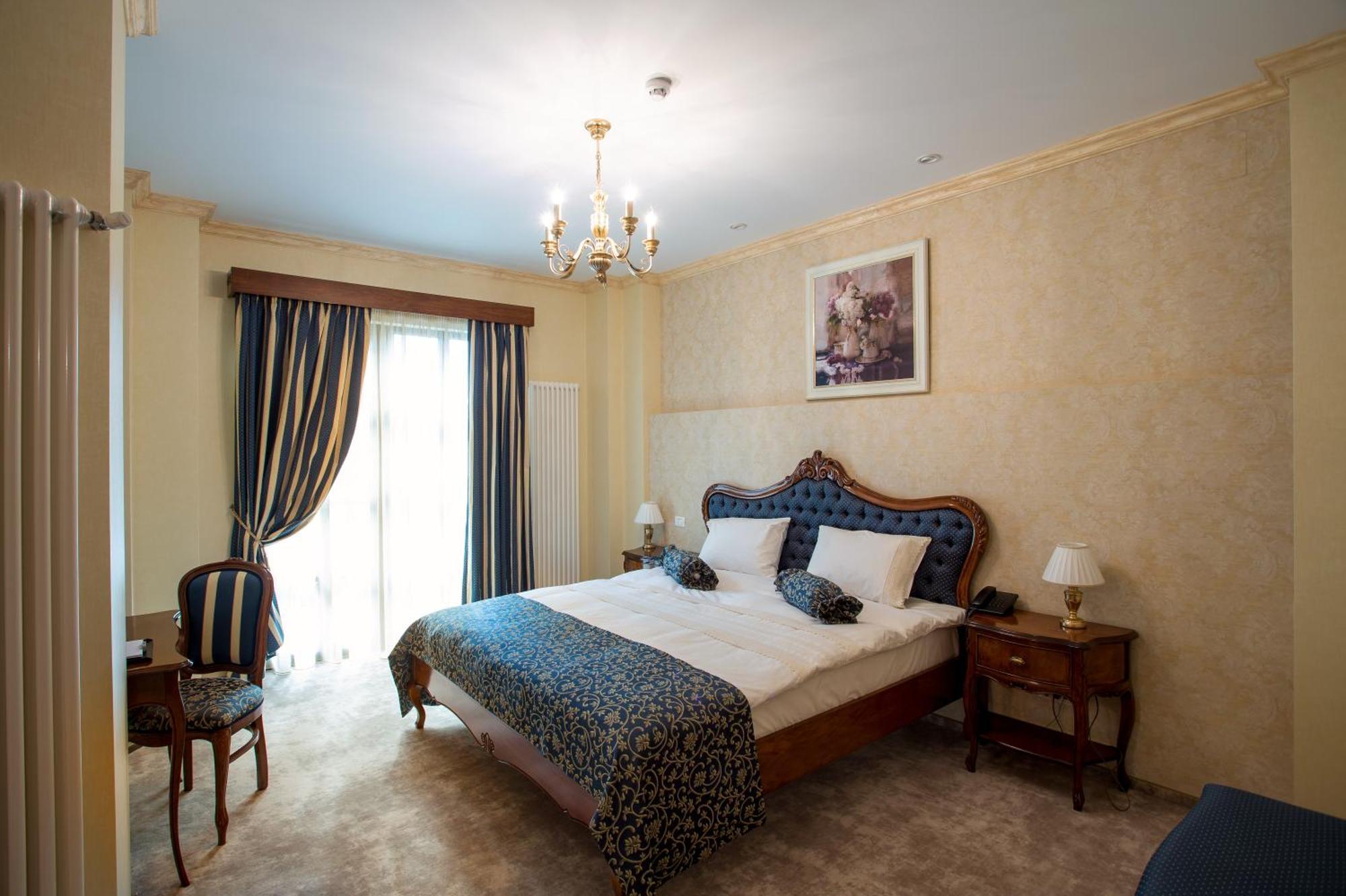 The Arlington Boutique Hotel Крайова Стая снимка