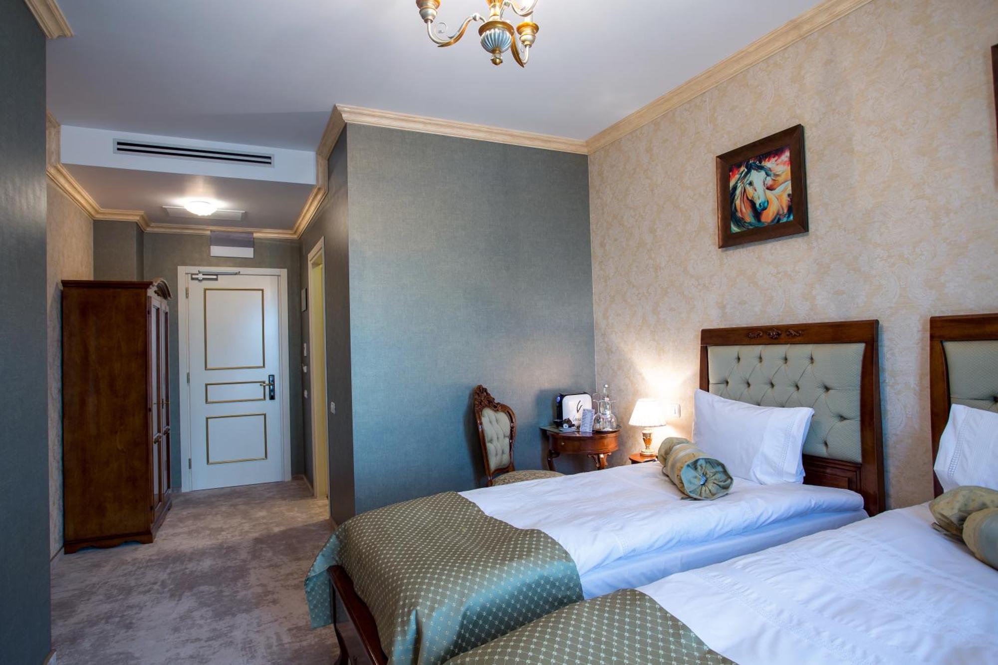 The Arlington Boutique Hotel Крайова Стая снимка