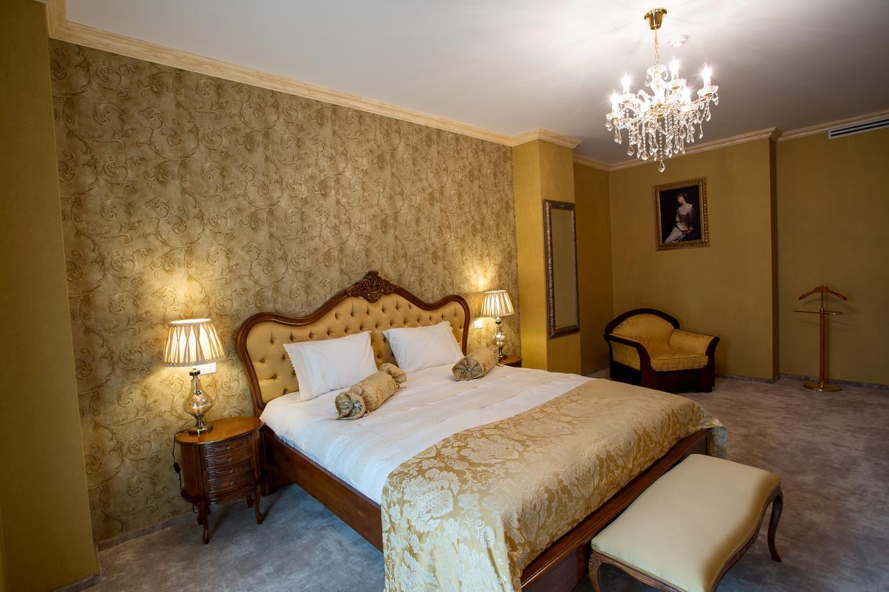 The Arlington Boutique Hotel Крайова Стая снимка