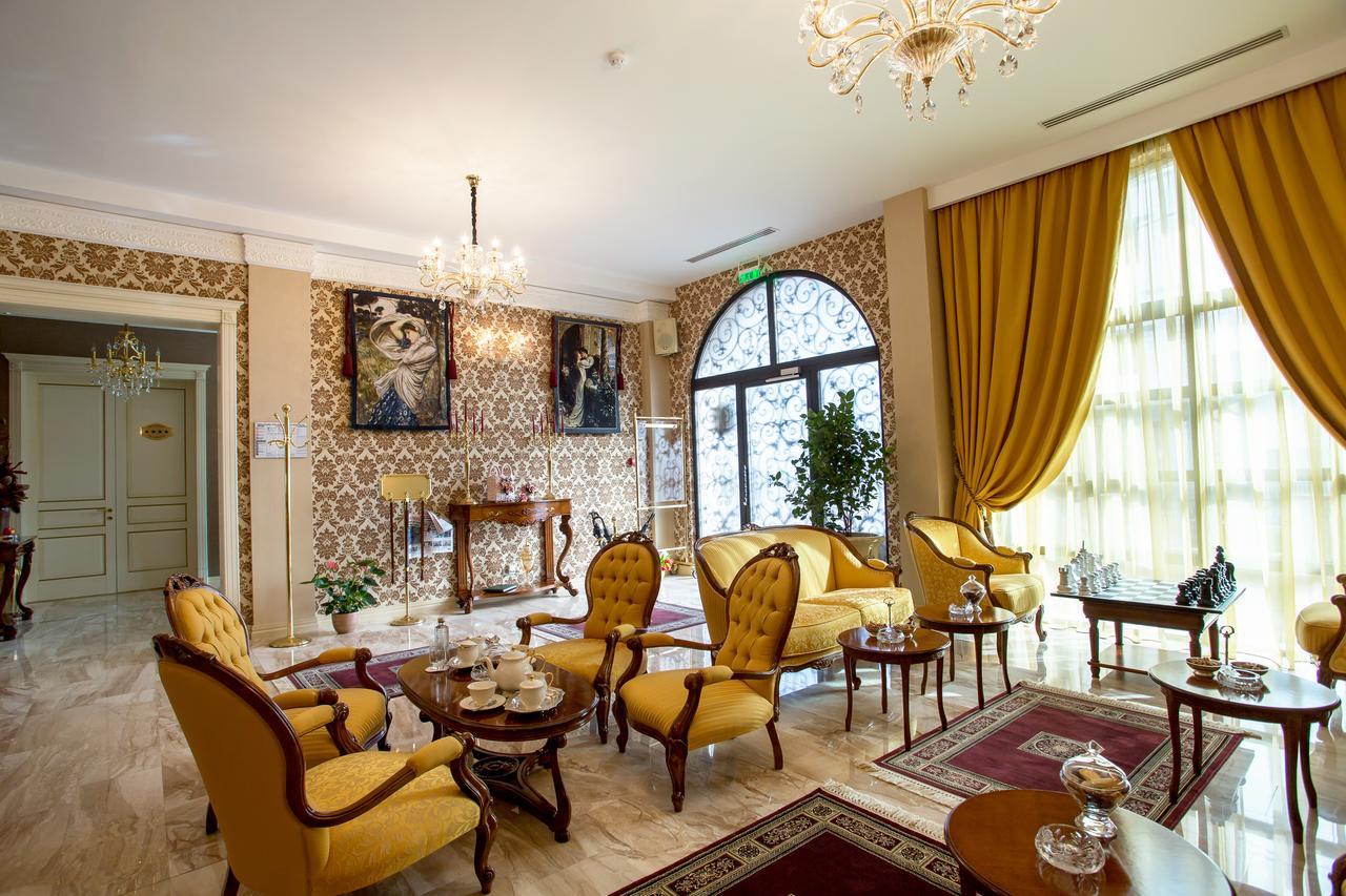 The Arlington Boutique Hotel Крайова Екстериор снимка