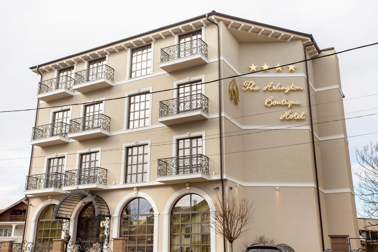 The Arlington Boutique Hotel Крайова Екстериор снимка