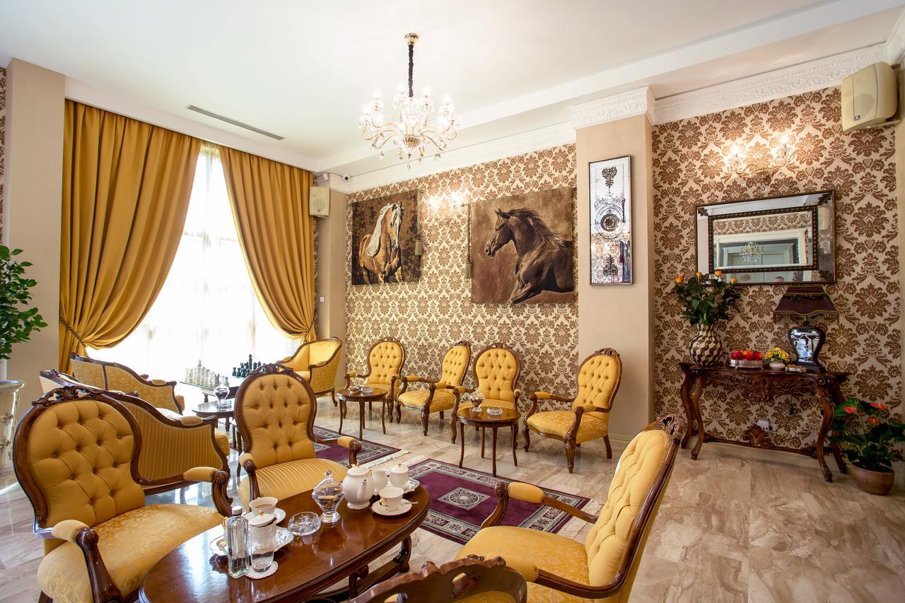 The Arlington Boutique Hotel Крайова Екстериор снимка