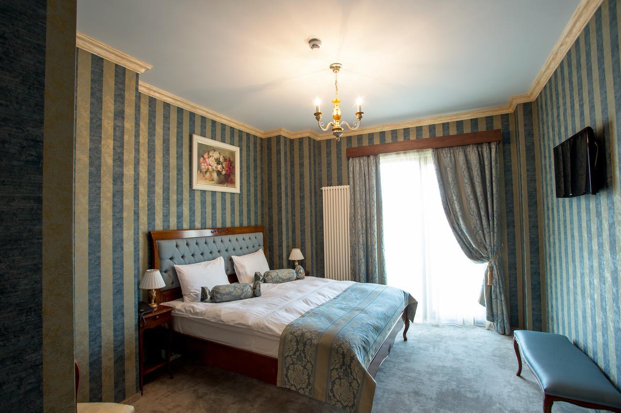 The Arlington Boutique Hotel Крайова Стая снимка