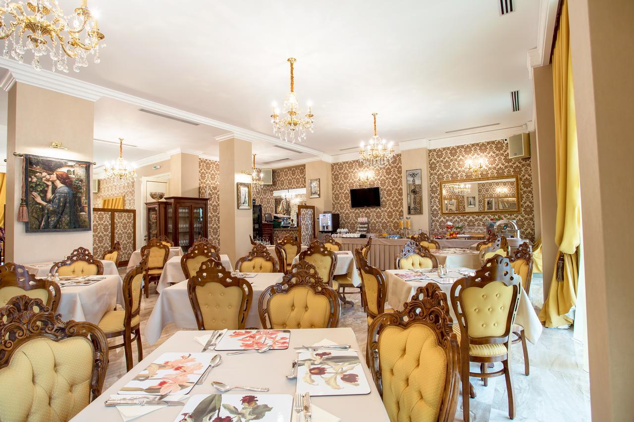 The Arlington Boutique Hotel Крайова Екстериор снимка